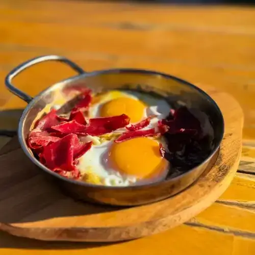 PASTIRMALI YUMURTA